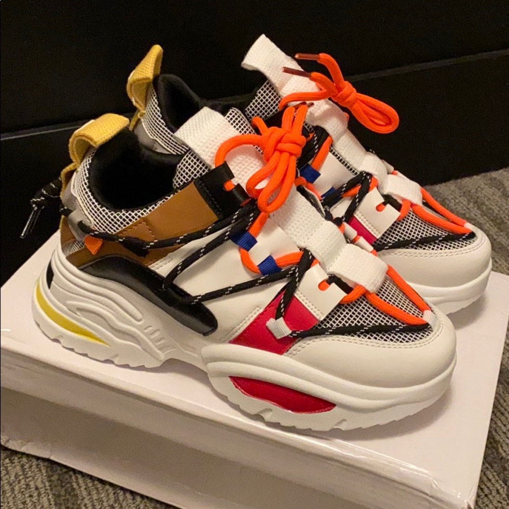 Stylish women’s chunky sneakers